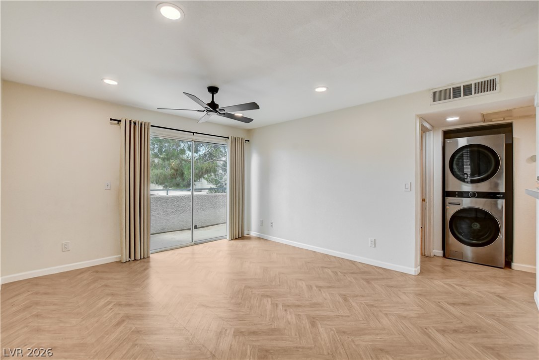 Photo 18 of 35, 3053 Casey Drive #202