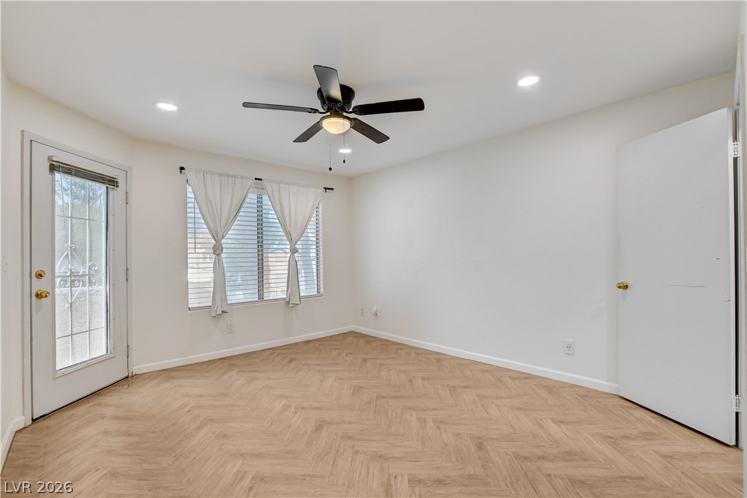 Photo 19 of 35, 3053 Casey Drive #202