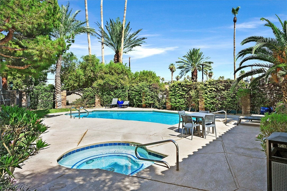 Photo 19 of 21, 3135 S Mojave Road #156