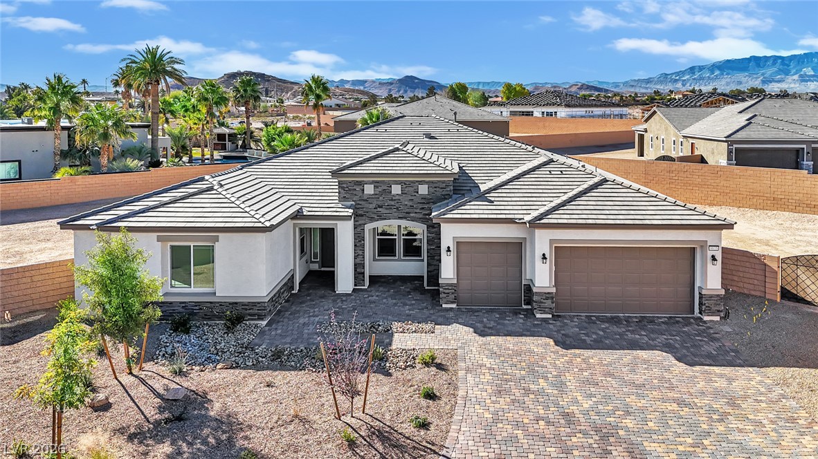 8835 S Tenaya Way, Las Vegas 89113