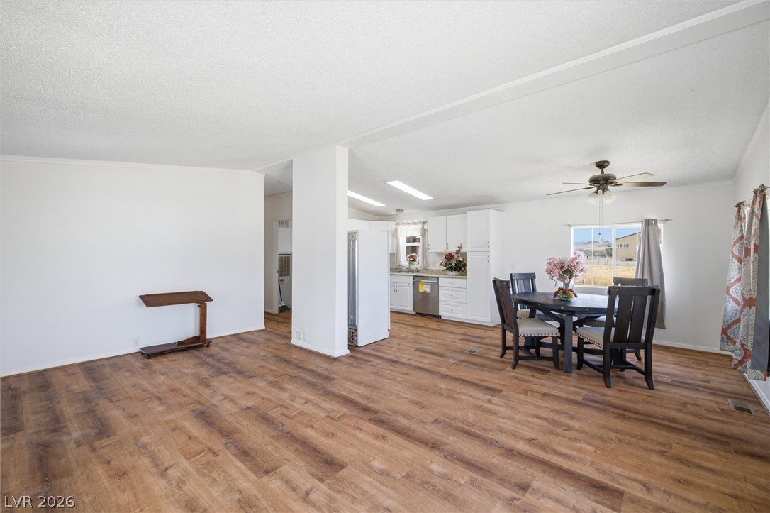 Photo 6 of 49, 5610 Tecopa Street