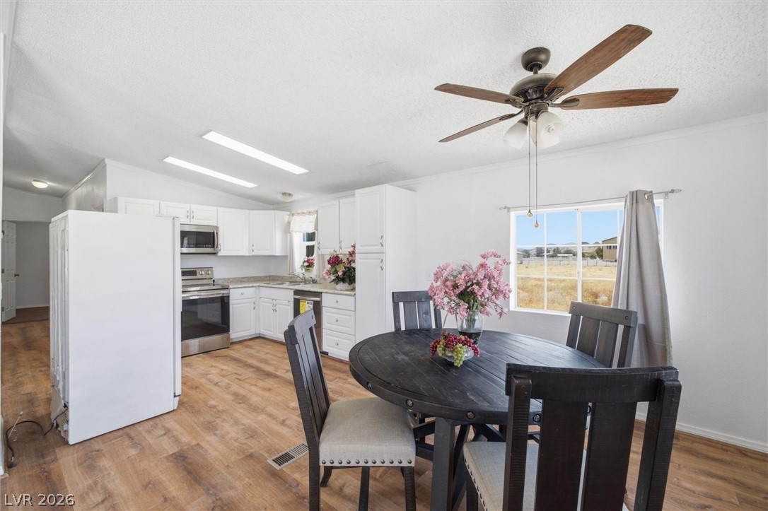 Photo 8 of 49, 5610 Tecopa Street