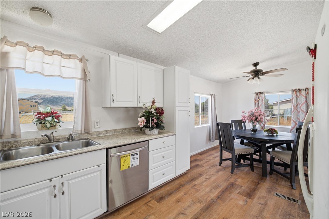 Photo 14 of 49, 5610 Tecopa Street