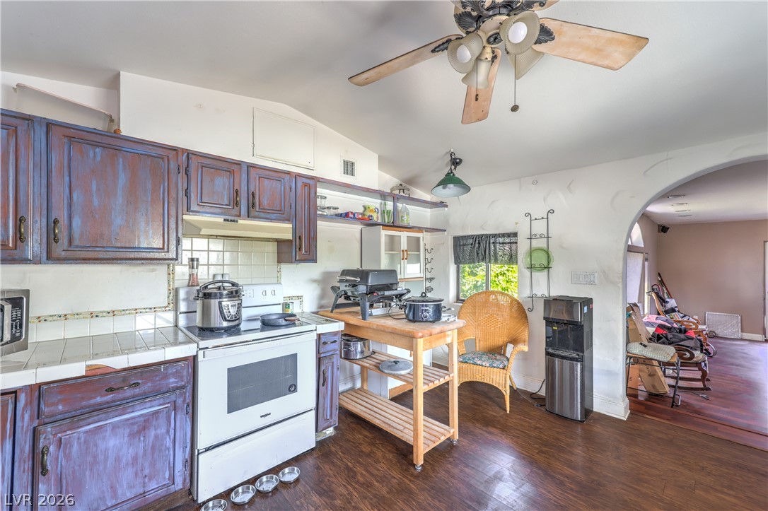 Photo 12 of 42, 5301 Reiter Avenue