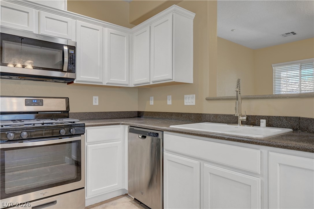 Photo 10 of 26, 4685 Apulia Drive #202