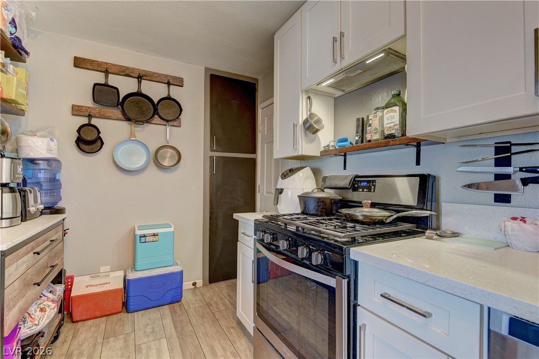 Photo 7 of 14, 4821 Alameda Avenue