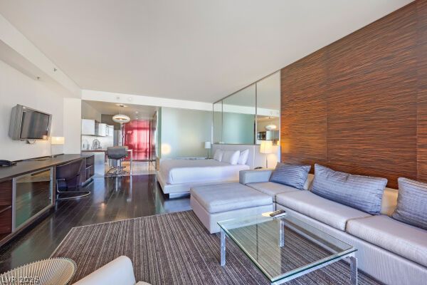Photo 11 of 15, 4381 W Flamingo Road #1816