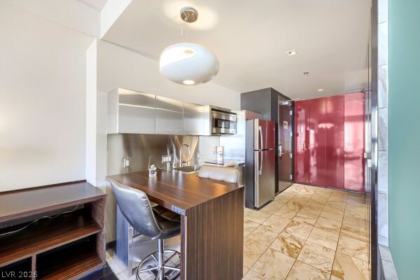 Photo 4 of 4381 W Flamingo Road #1816