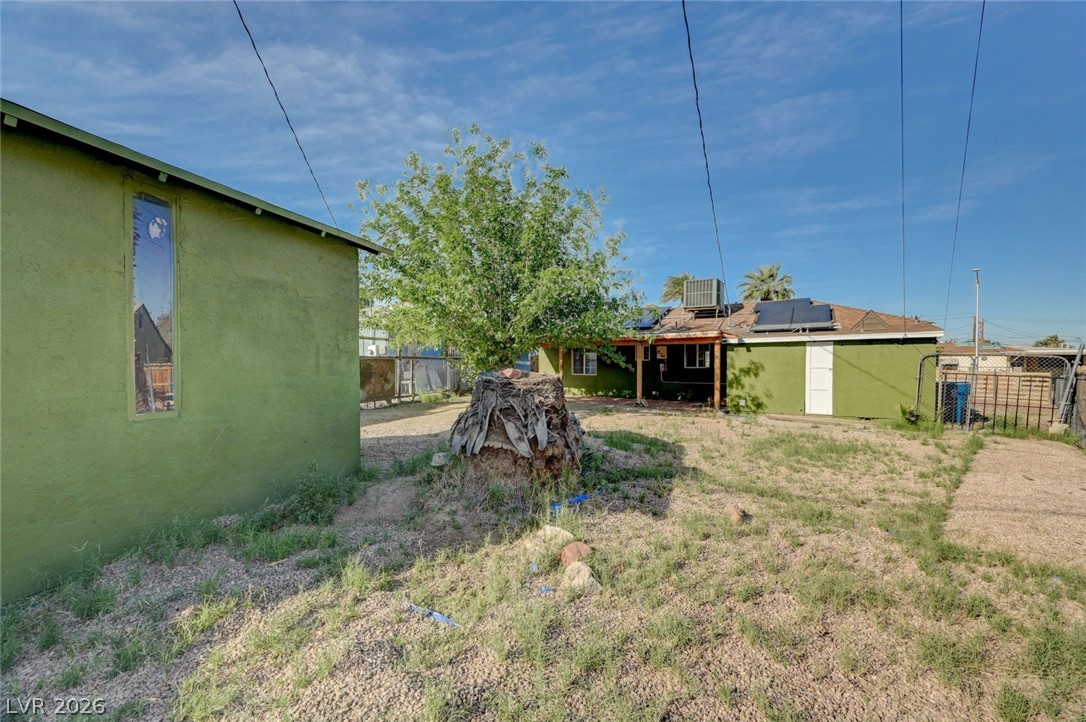 Photo 41 of 43, 1720 E Carson Avenue