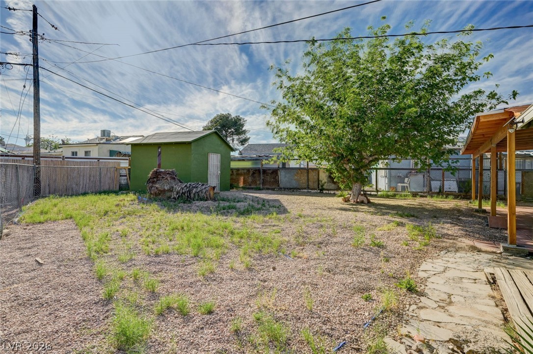 Photo 43 of 43, 1720 E Carson Avenue