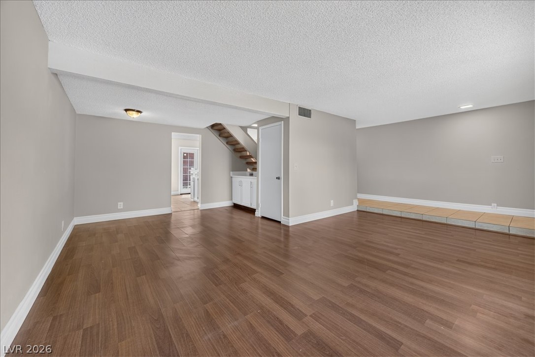 Photo 8 of 37, 4669 Kelly Barry Way