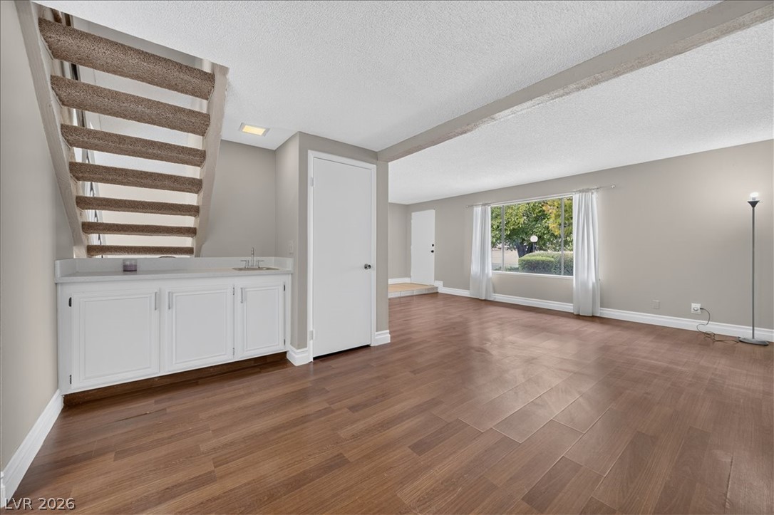 Photo 9 of 37, 4669 Kelly Barry Way