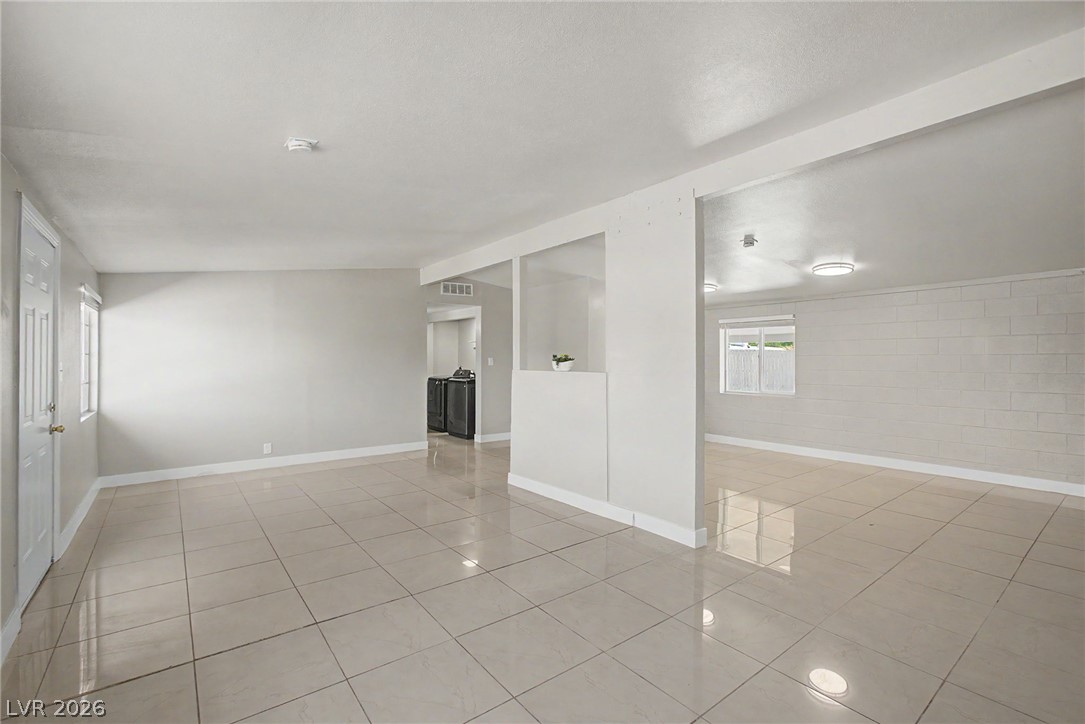 Photo 9 of 45, 1704 James Street