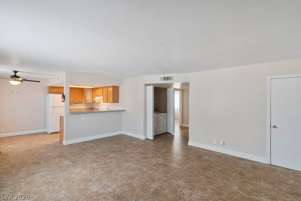 Photo 4 of 4791 E Craig Road