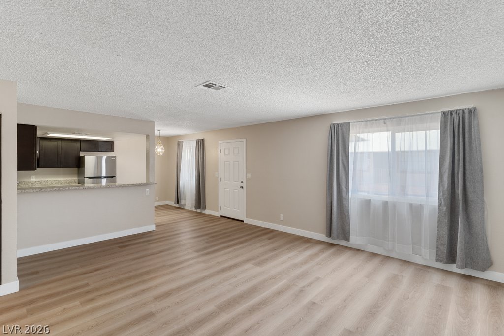 Photo 5 of 4851 E Craig Road