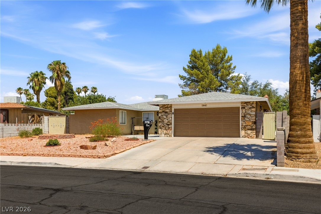Photo 7 of 39, 3948 Oakhill Avenue