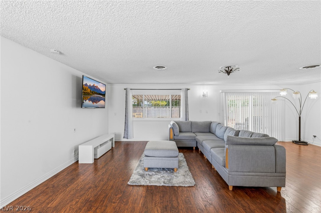 Photo 10 of 39, 3948 Oakhill Avenue