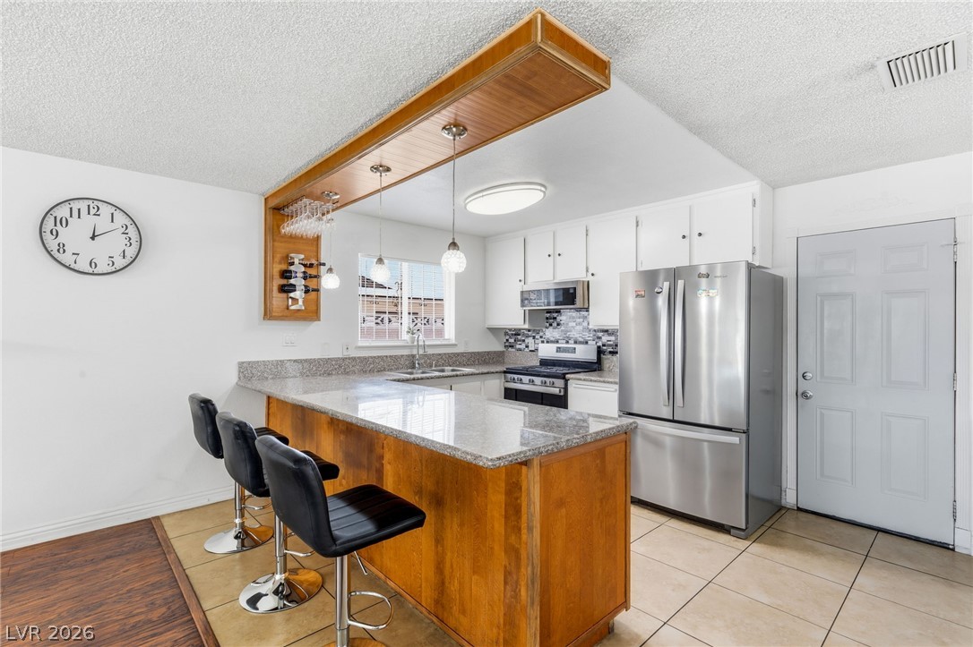 Photo 3 of 3948 Oakhill Avenue