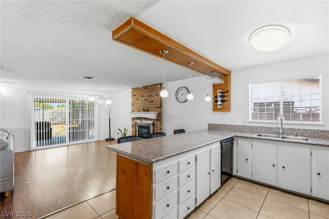 Photo 18 of 39, 3948 Oakhill Avenue