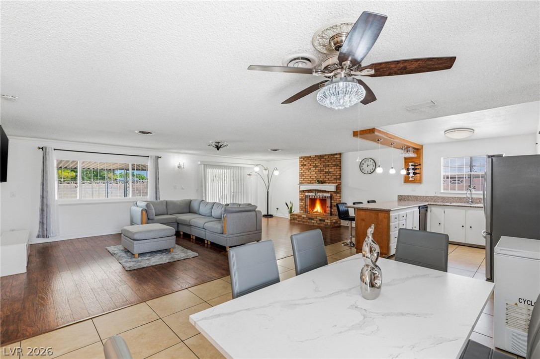 Photo 4 of 3948 Oakhill Avenue