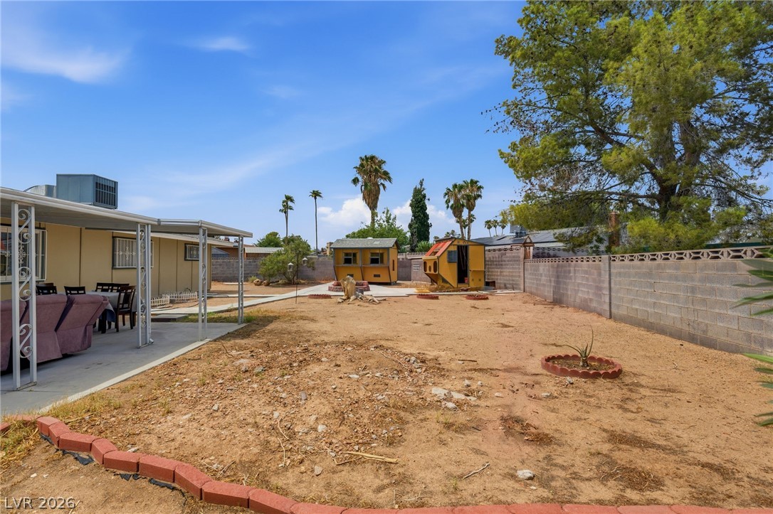 Photo 32 of 39, 3948 Oakhill Avenue