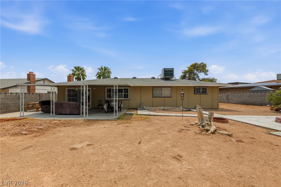 Photo 33 of 39, 3948 Oakhill Avenue