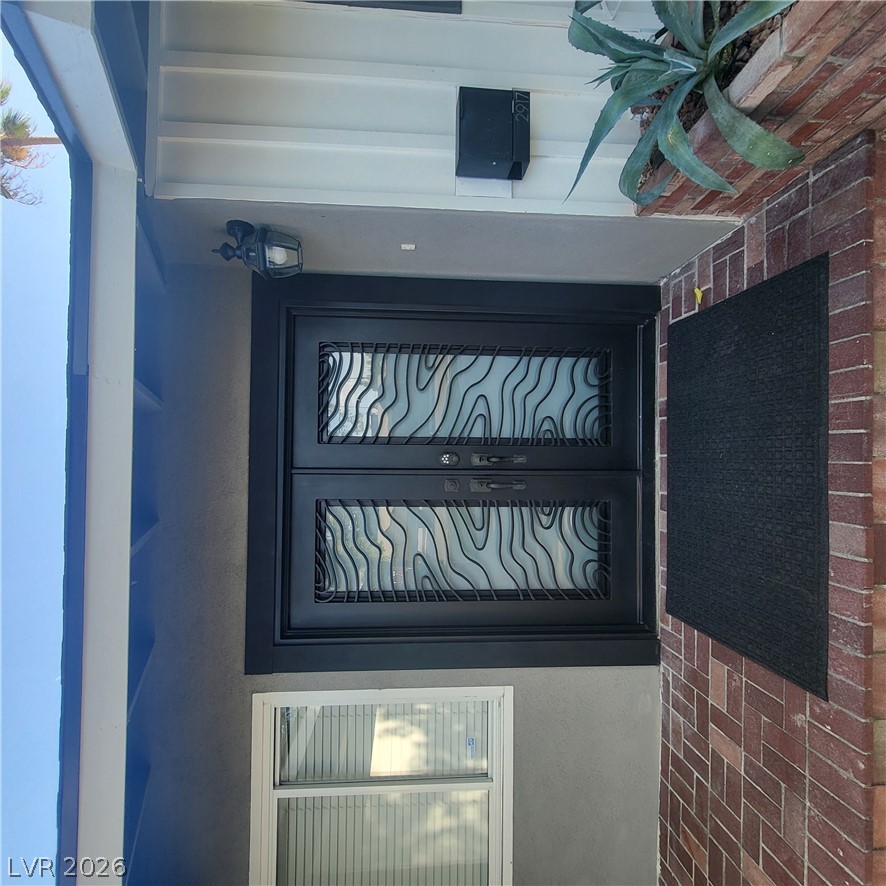 Photo 3 of 2917 Colanthe Avenue