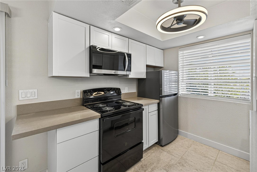 Photo 7 of 19, 5330 Rod Court #102