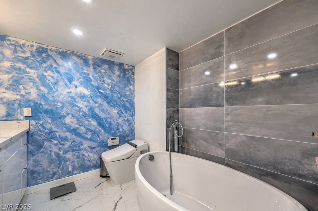 Photo 6 of 33, 205 E Harmon Avenue #507