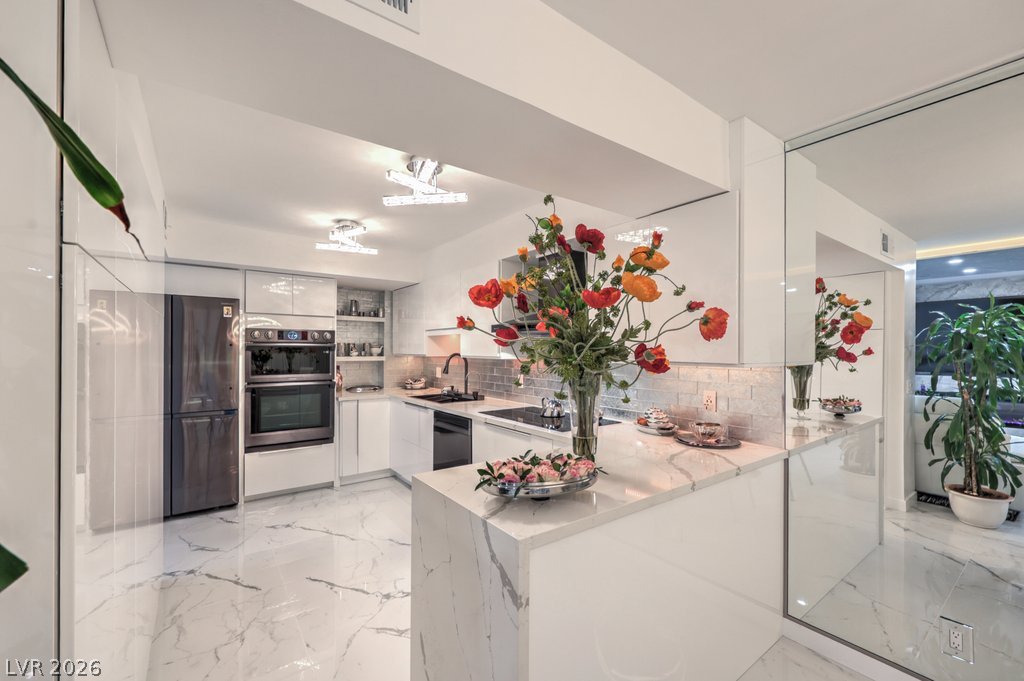Photo 3 of 205 E Harmon Avenue #507