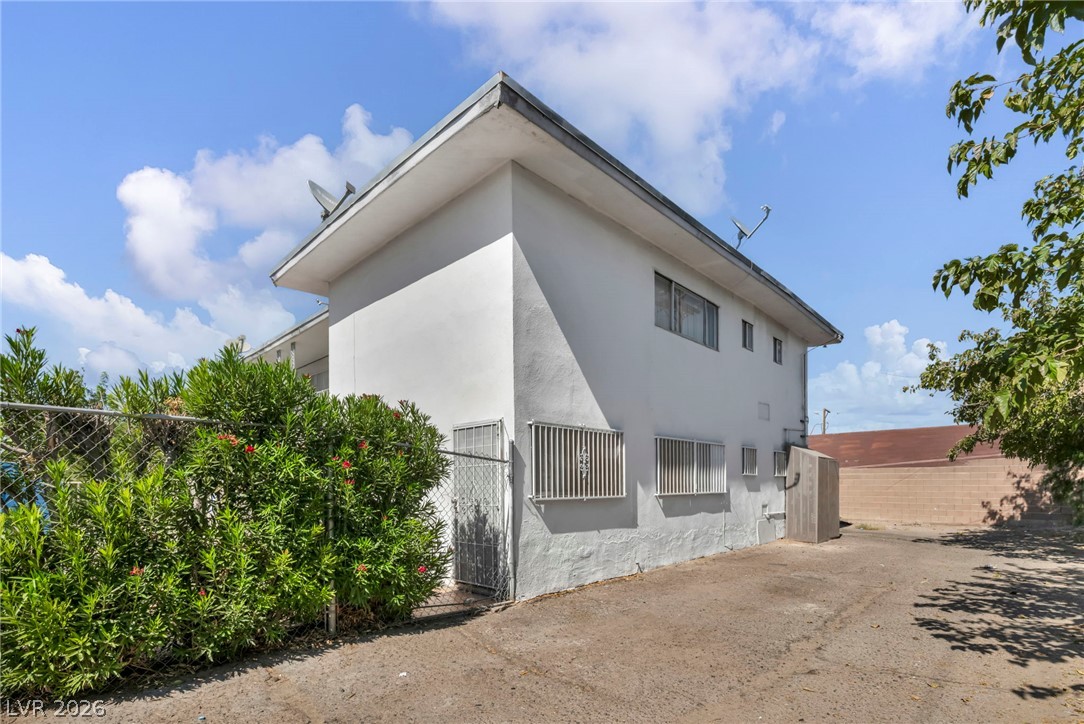 Photo 4 of 1165 Sierra Vista Drive