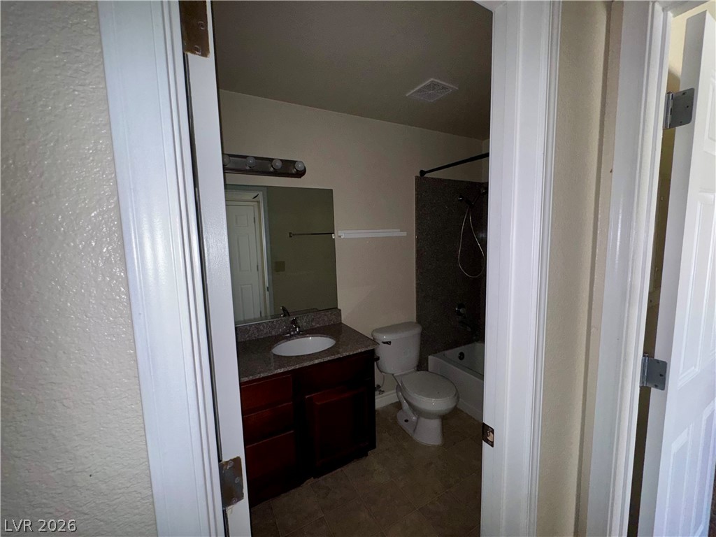 Photo 14 of 32, 2451 N Rainbow Boulevard #2004