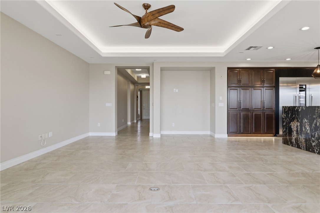 Photo 31 of 98, 9207 Tesoras Drive #401