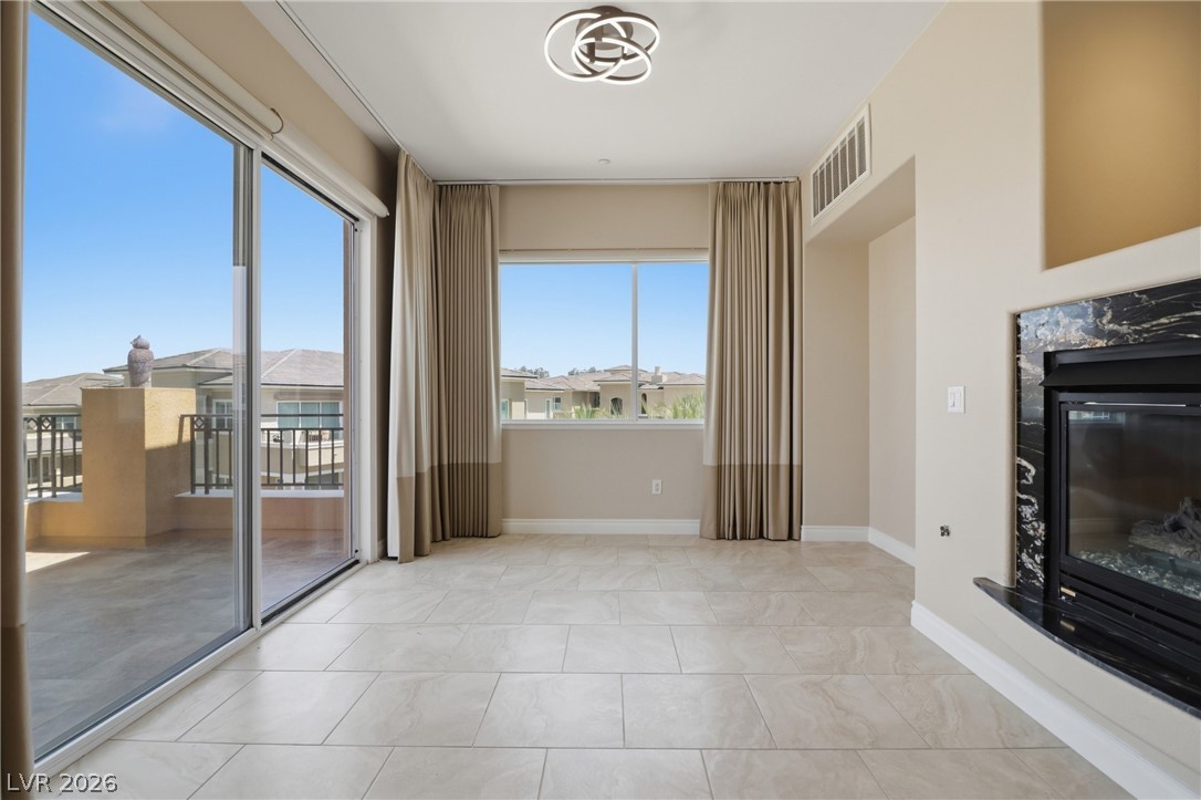 Photo 37 of 98, 9207 Tesoras Drive #401