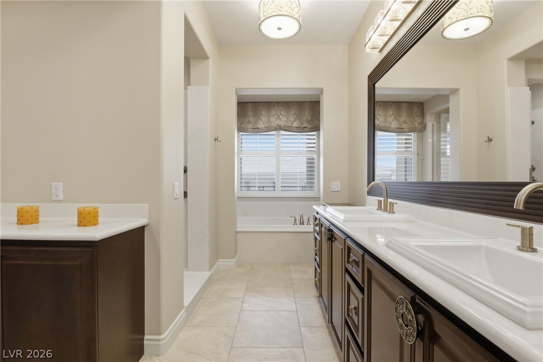 Photo 16 of 98, 9207 Tesoras Drive #401