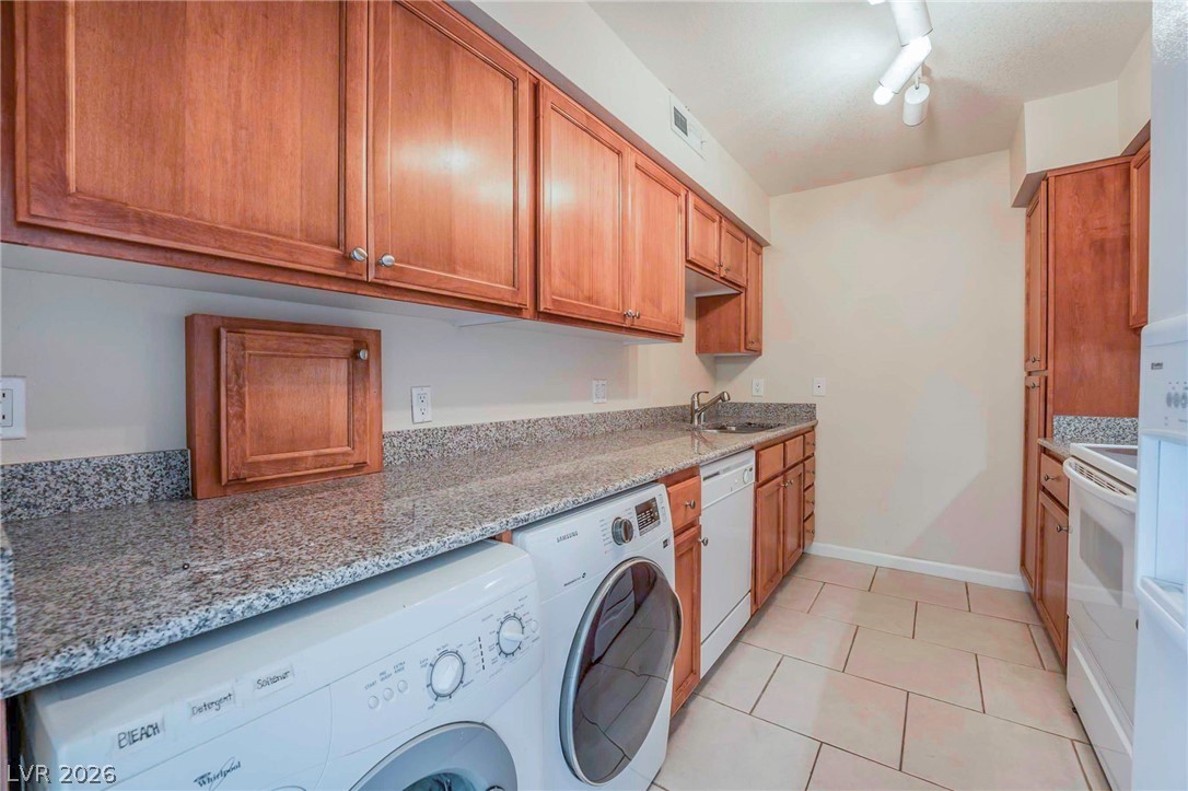 Photo 14 of 26, 2831 GEARY Place #2911