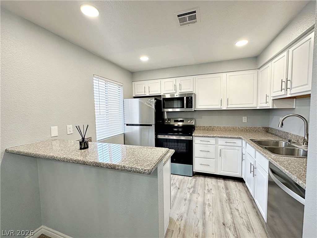 Photo 10 of 32, 5080 Indian River Drive #400