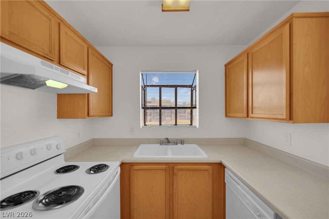 Photo 14 of 32, 2985 Juniper Hills Boulevard #202
