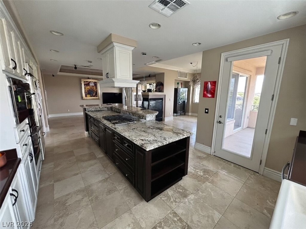 Photo 31 of 38, 9212 Tesoras Drive #202