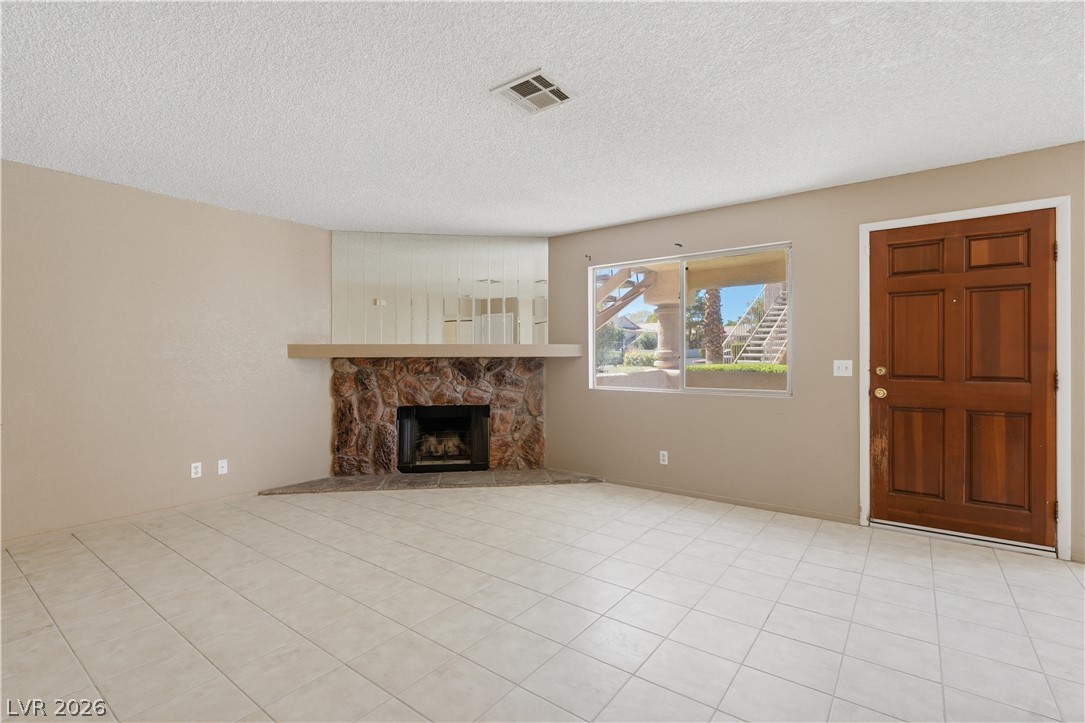 Photo 3 of 925 Sulphur Springs Lane #101
