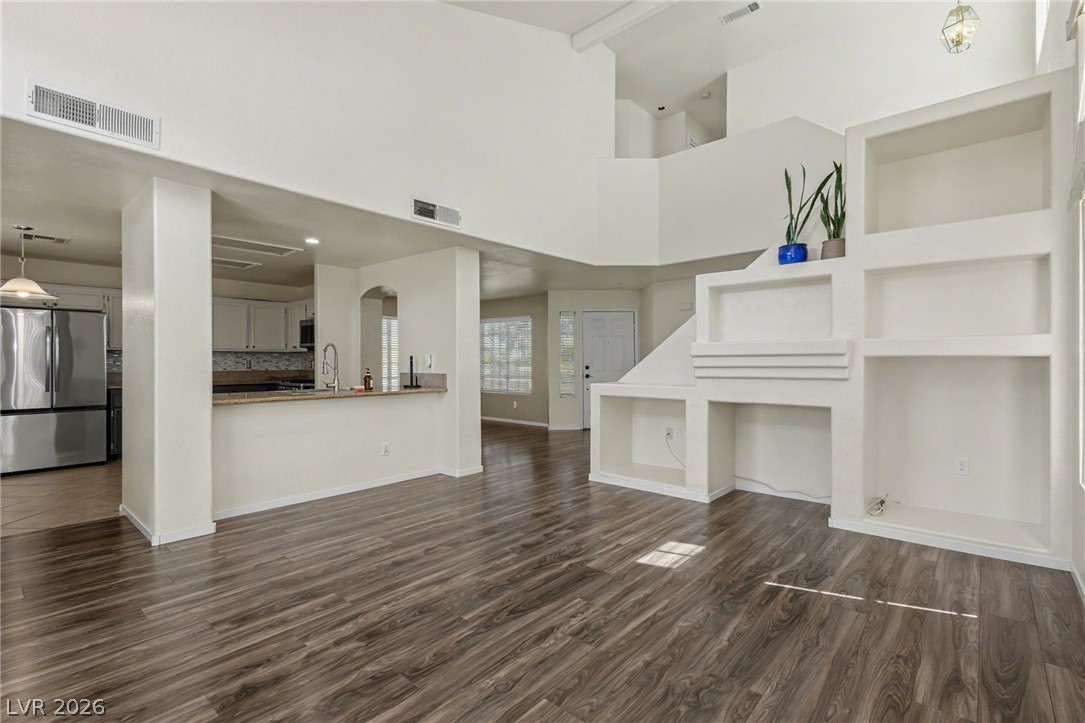 Photo 4 of 8216 Hollister Avenue