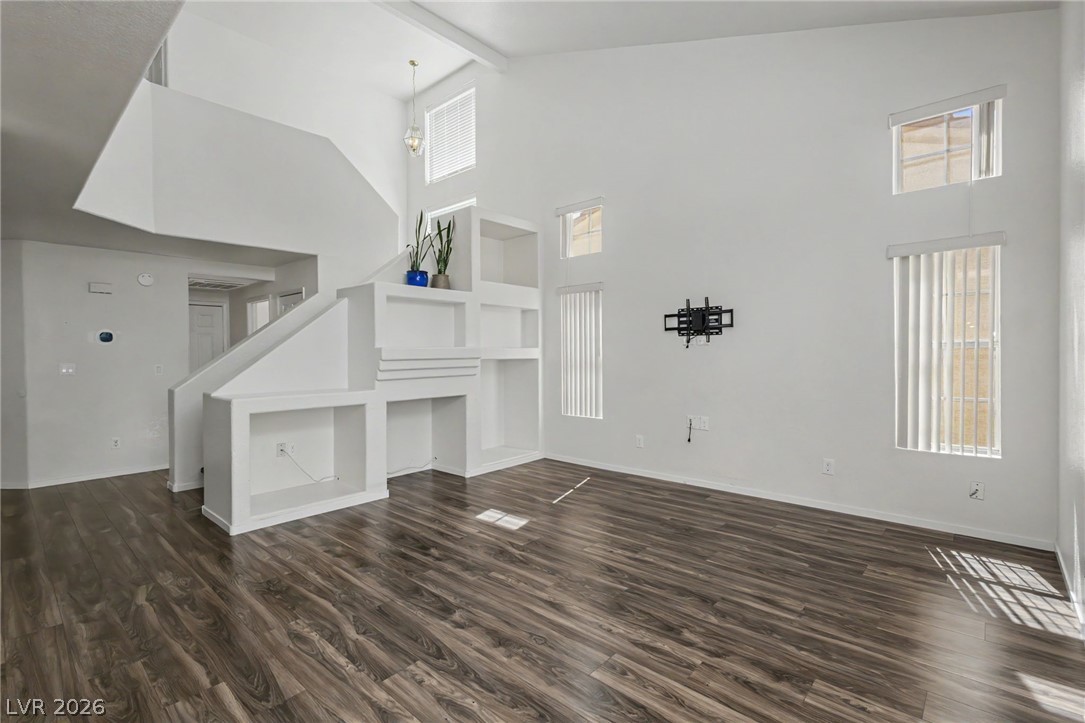 Photo 3 of 8216 Hollister Avenue
