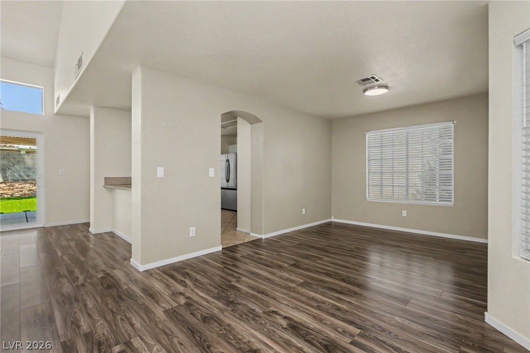 Photo 10 of 40, 8216 Hollister Avenue