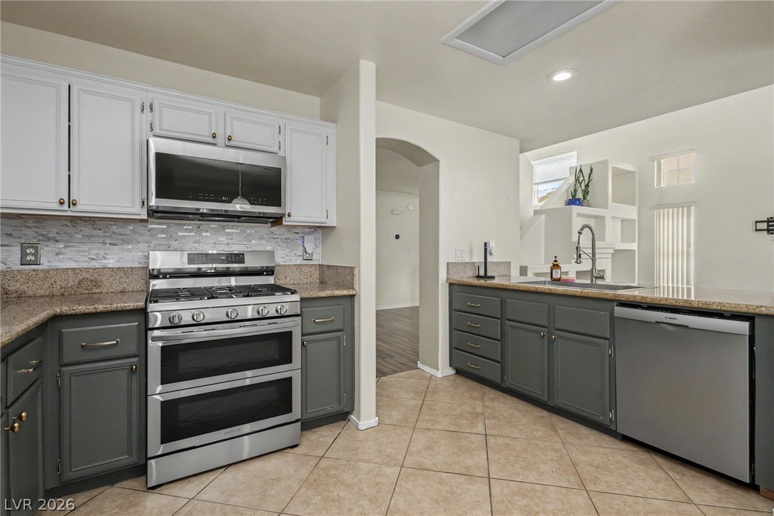 Photo 13 of 40, 8216 Hollister Avenue