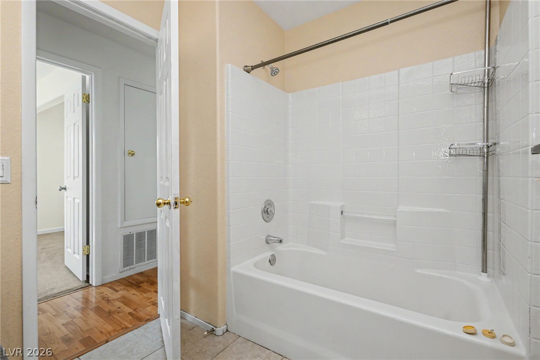 Photo 32 of 40, 8216 Hollister Avenue