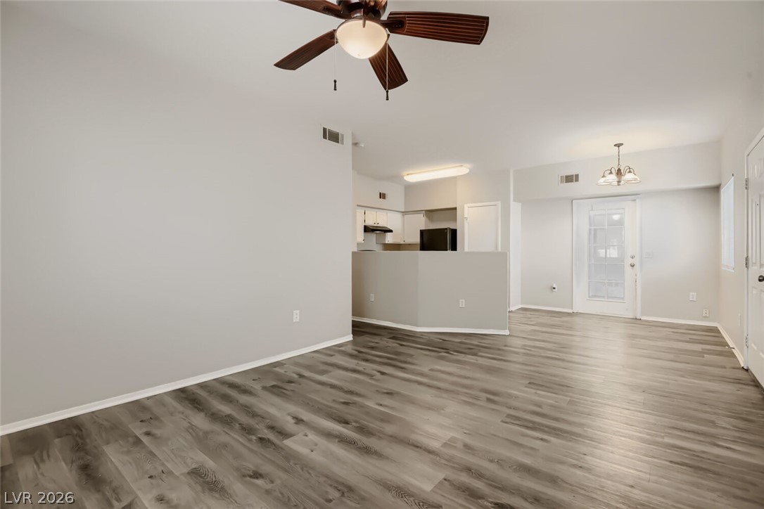 Photo 13 of 33, 3400 Cabana Drive #2127