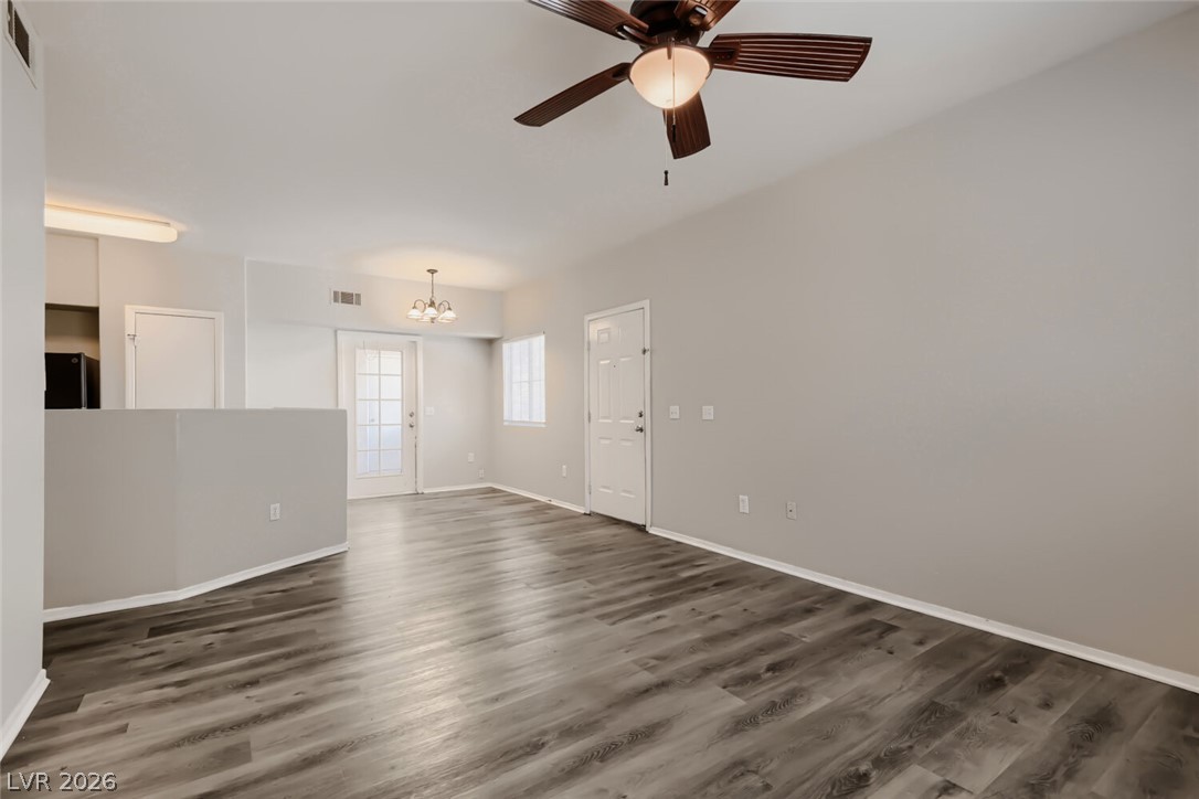 Photo 14 of 33, 3400 Cabana Drive #2127