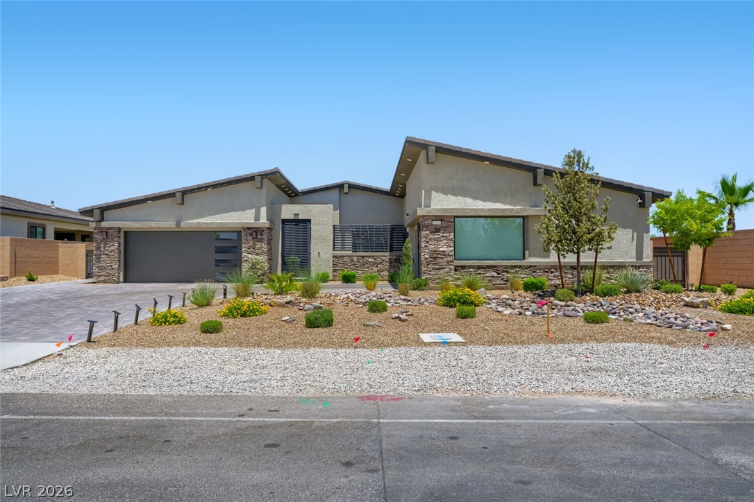 Photo 2 of 8310 W Camero Avenue