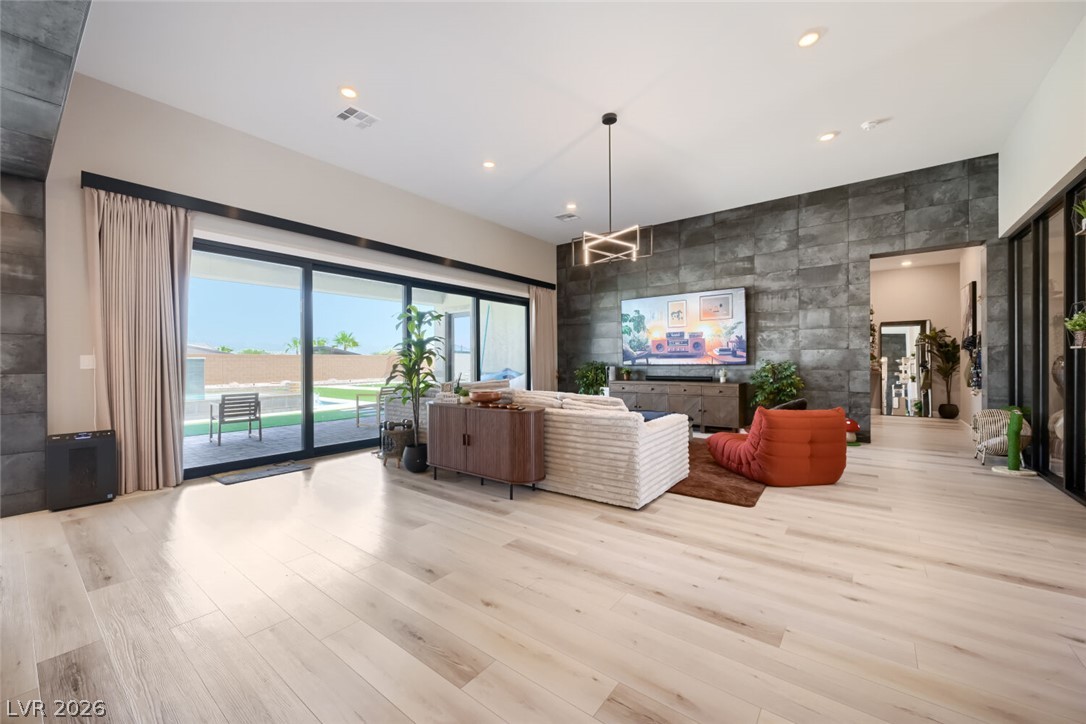 Photo 16 of 49, 8310 W Camero Avenue