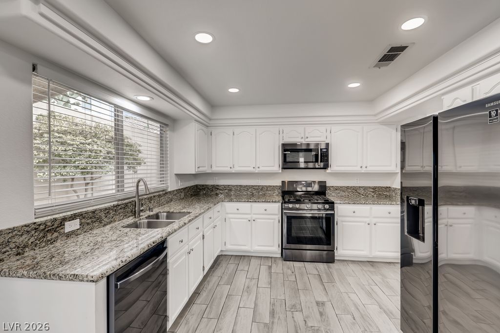 Photo 12 of 31, 1601 Vespertina Court
